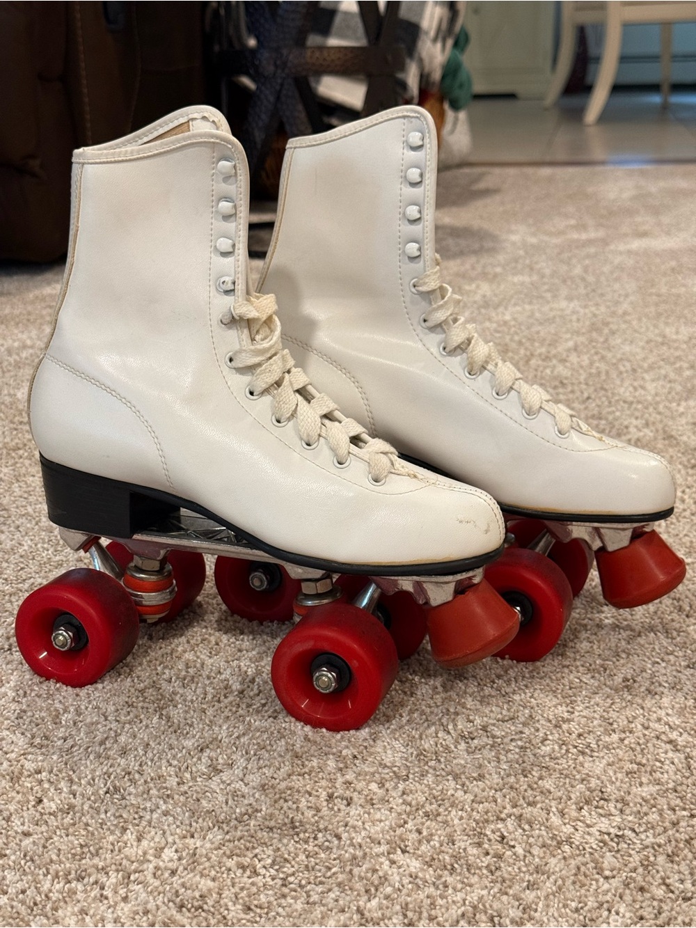 Vintage 1980s White High-Top Roller Skates – Women’s Size 8